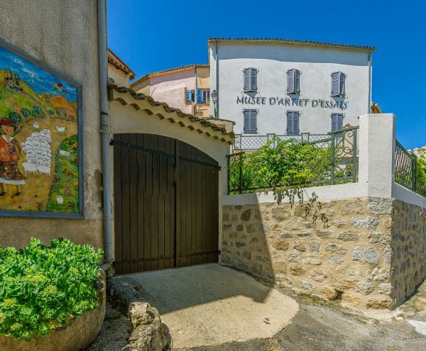 arrivée au Musée d'Art et d'Essais